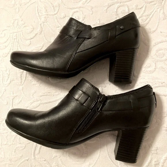 Clarks Women's Black Ankle Booties - Picture 3 of 7